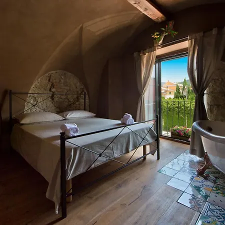 Volta Nocleg ze śniadaniem 4*